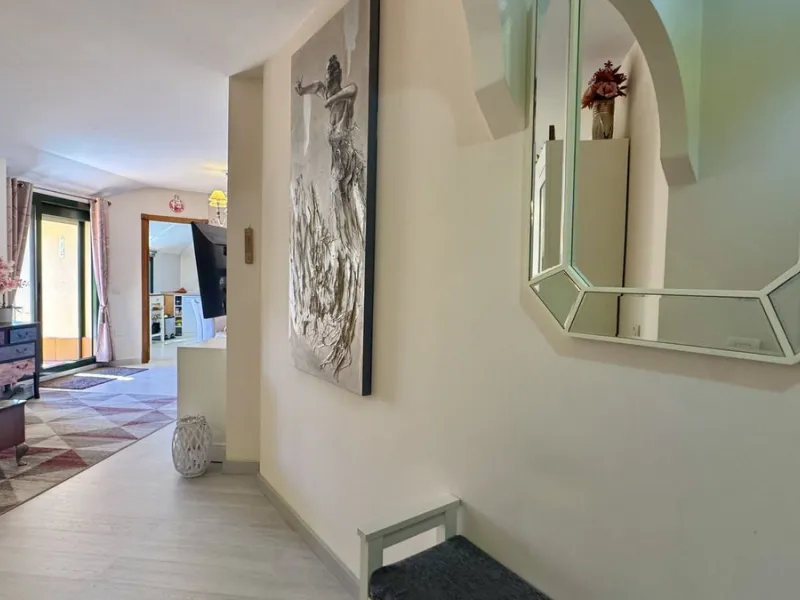 Apartment - Penthouse в продаже в Fuengirola, Málaga. В доме 2 спален и 2 ванных комнат. Площадь дома 85 м²