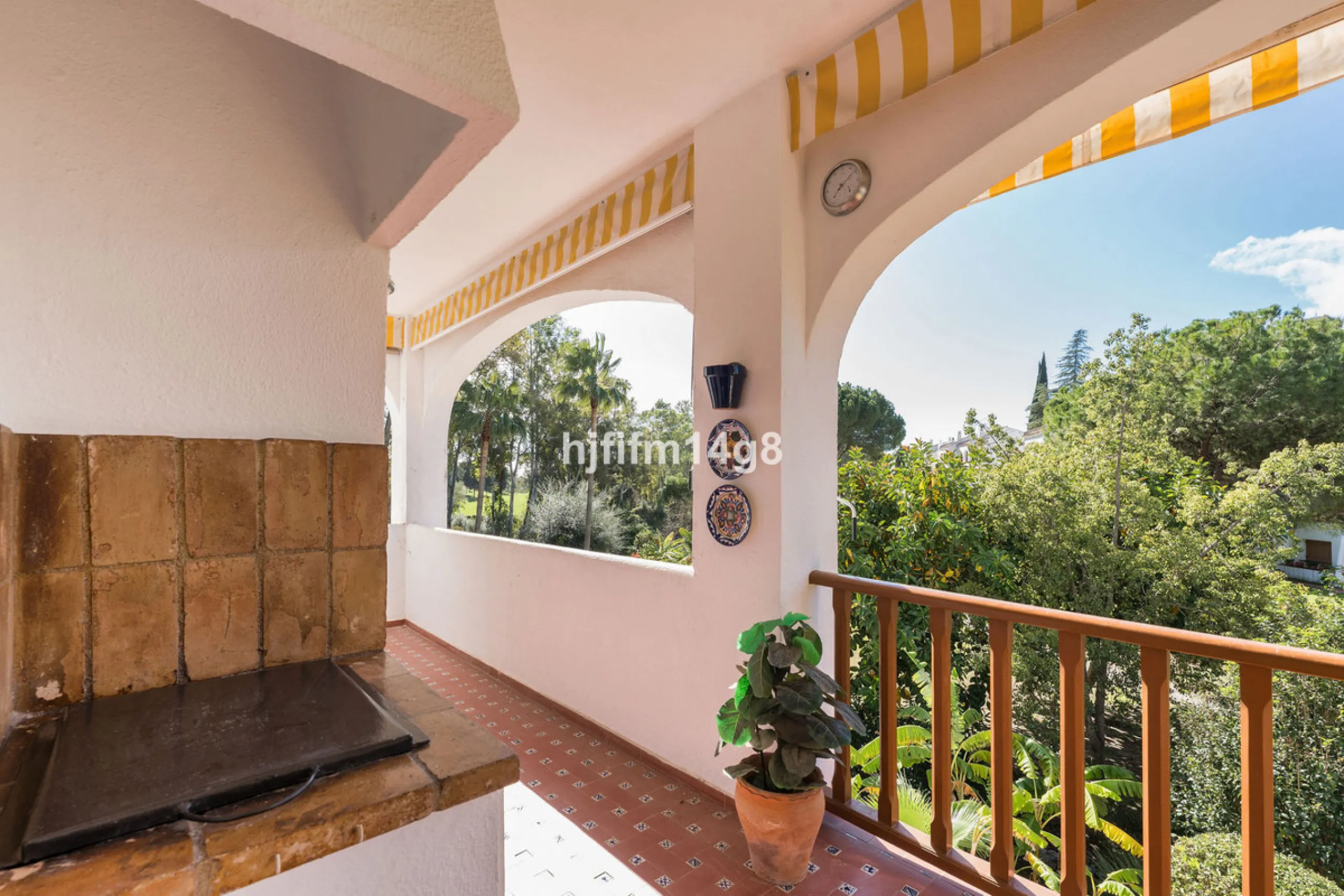 Apartment - Middle Floor Apartment в продаже в Marbella, Málaga. В доме 2 спален и 2 ванных комнат. Площадь дома 120 м²