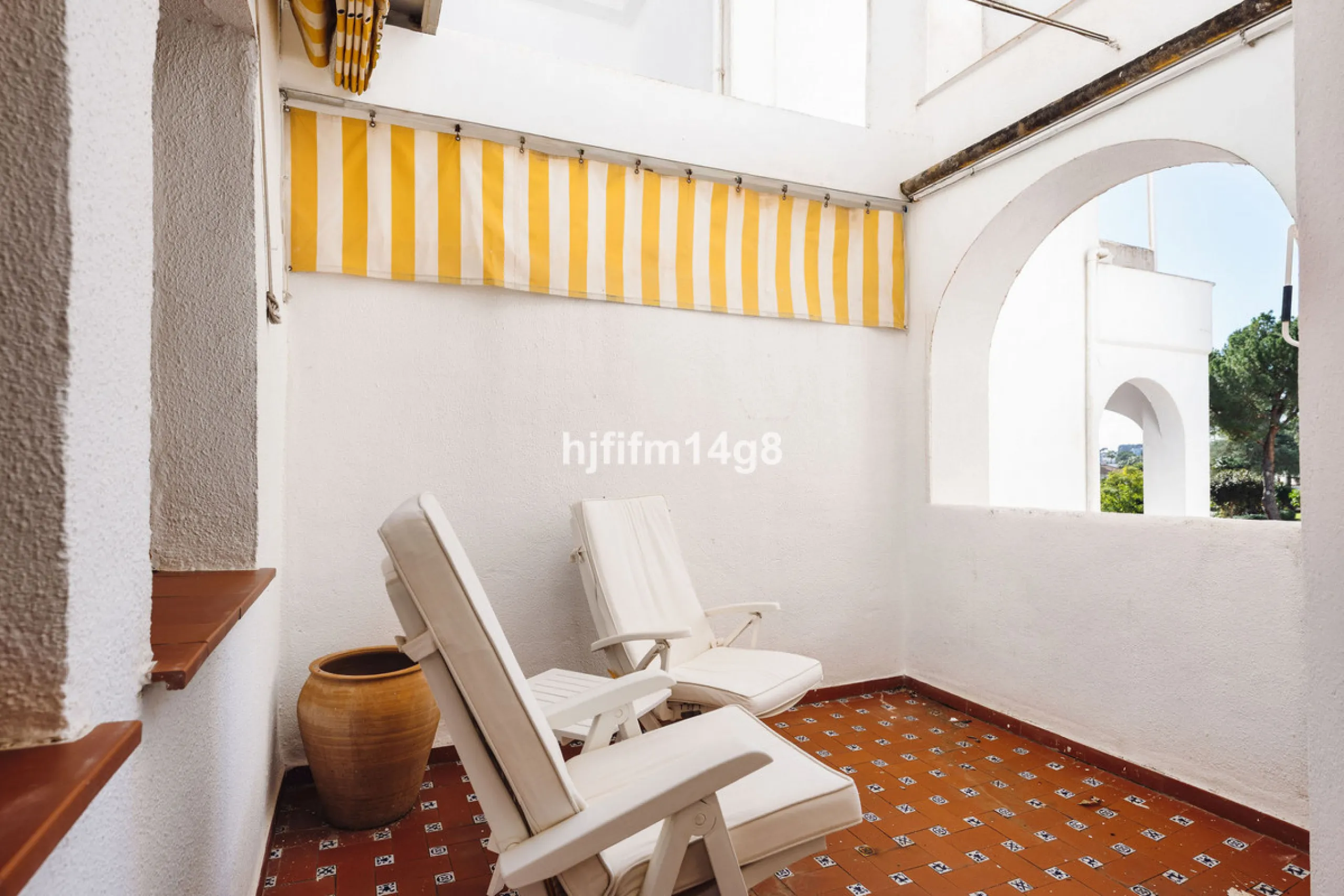 Apartment - Middle Floor Apartment в продаже в Marbella, Málaga. В доме 2 спален и 2 ванных комнат. Площадь дома 120 м²