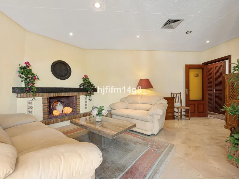 Apartment - Middle Floor Apartment в продаже в Marbella, Málaga. В доме 2 спален и 2 ванных комнат. Площадь дома 120 м²