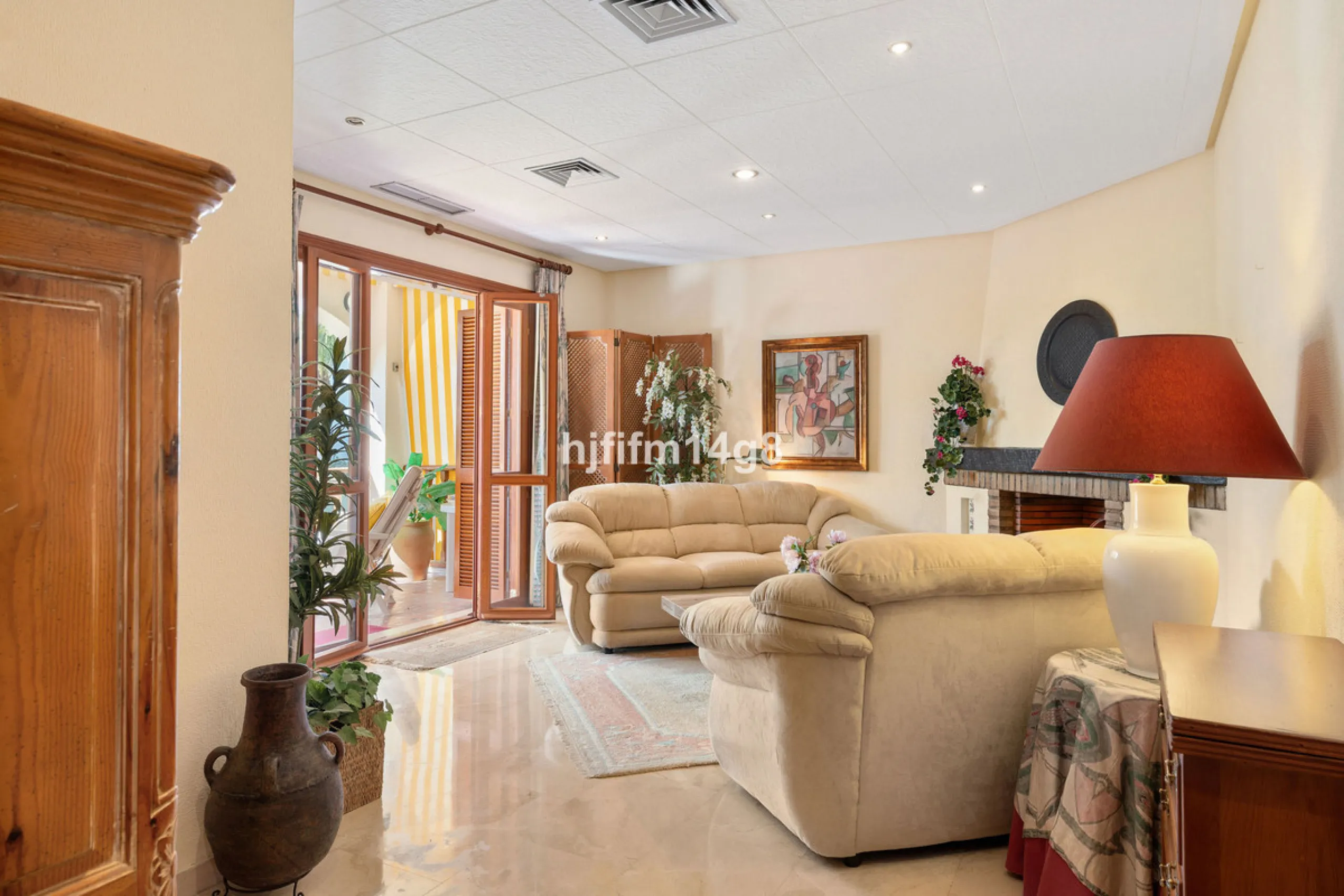 Apartment - Middle Floor Apartment в продаже в Marbella, Málaga. В доме 2 спален и 2 ванных комнат. Площадь дома 120 м²