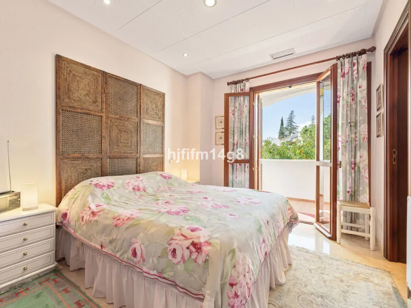 Apartment - Middle Floor Apartment в продаже в Marbella, Málaga. В доме 2 спален и 2 ванных комнат. Площадь дома 120 м²
