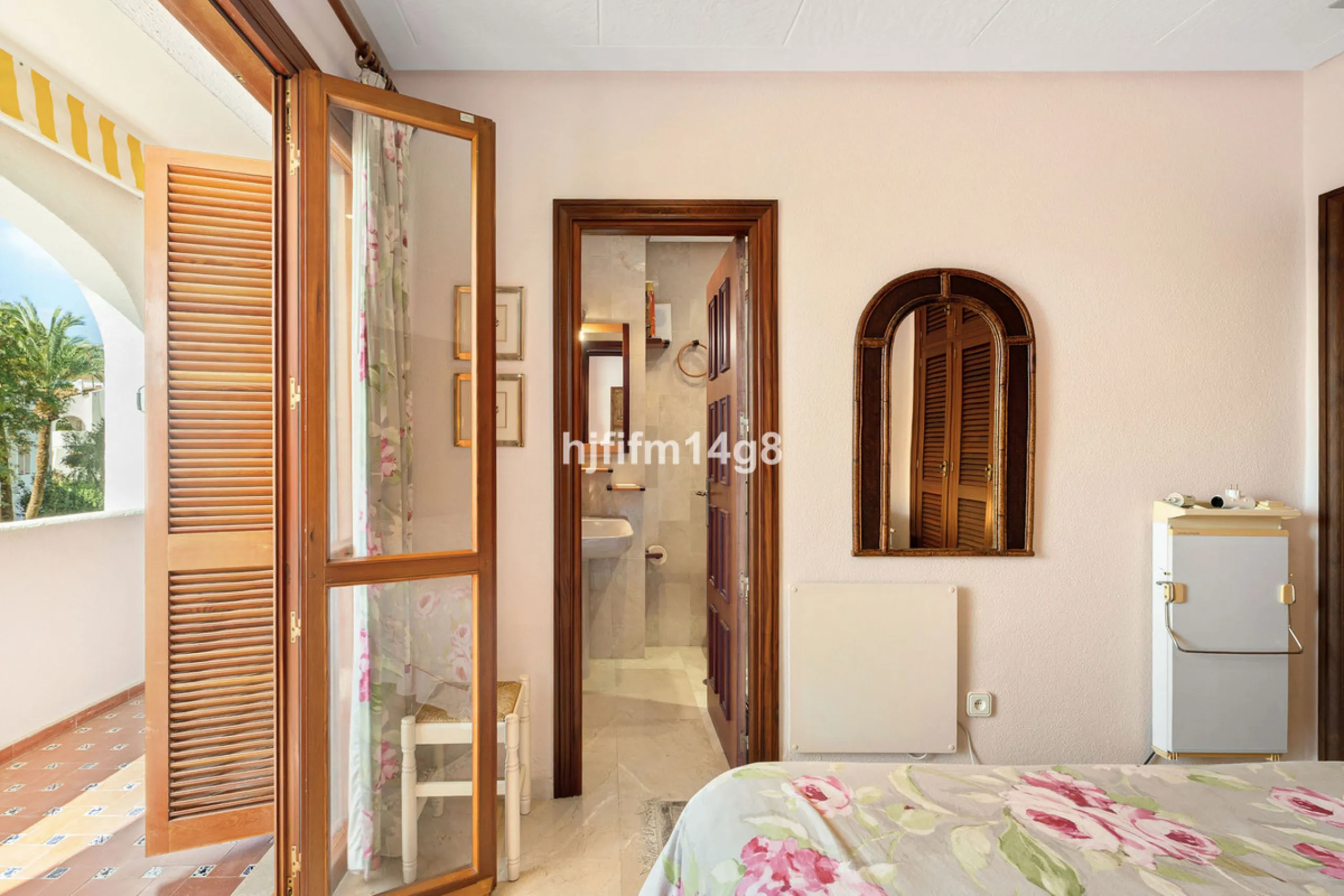 Apartment - Middle Floor Apartment в продаже в Marbella, Málaga. В доме 2 спален и 2 ванных комнат. Площадь дома 120 м²