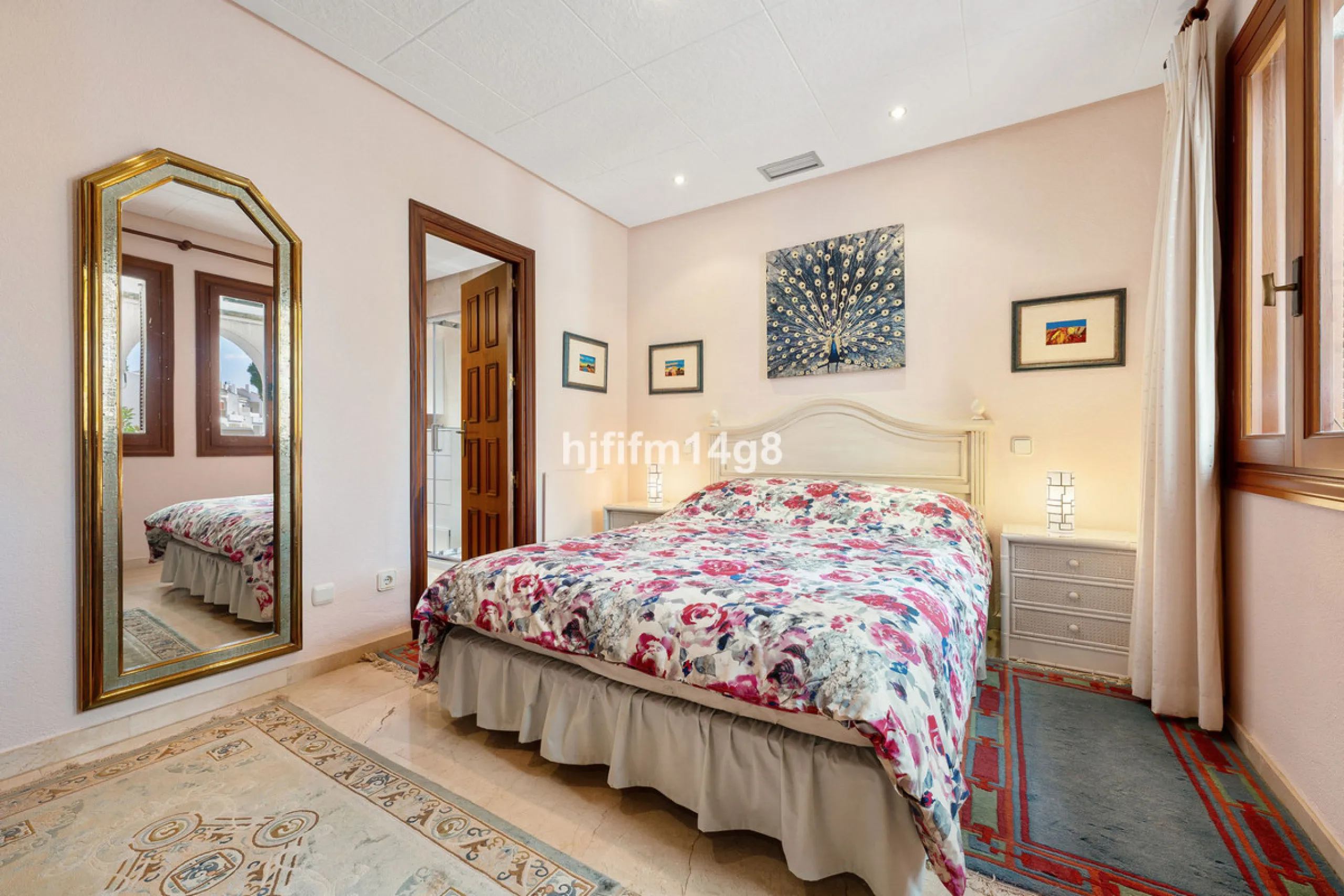 Apartment - Middle Floor Apartment в продаже в Marbella, Málaga. В доме 2 спален и 2 ванных комнат. Площадь дома 120 м²