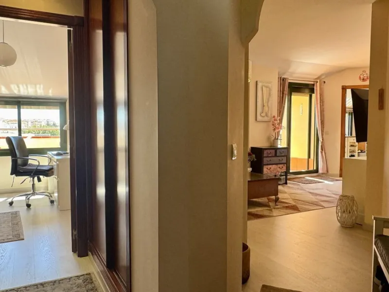 Apartment - Penthouse в продаже в Fuengirola, Málaga. В доме 2 спален и 2 ванных комнат. Площадь дома 85 м²