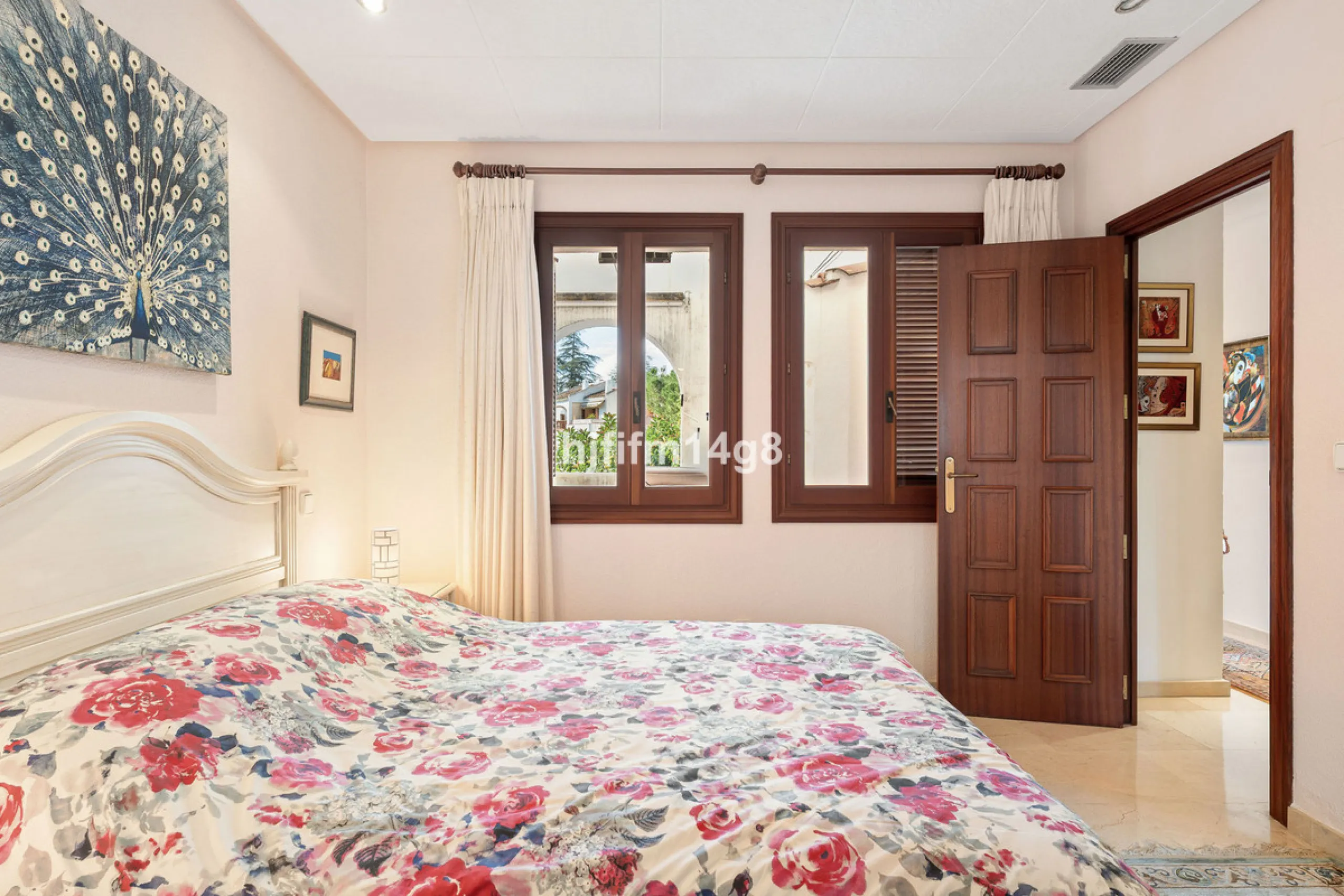Apartment - Middle Floor Apartment в продаже в Marbella, Málaga. В доме 2 спален и 2 ванных комнат. Площадь дома 120 м²