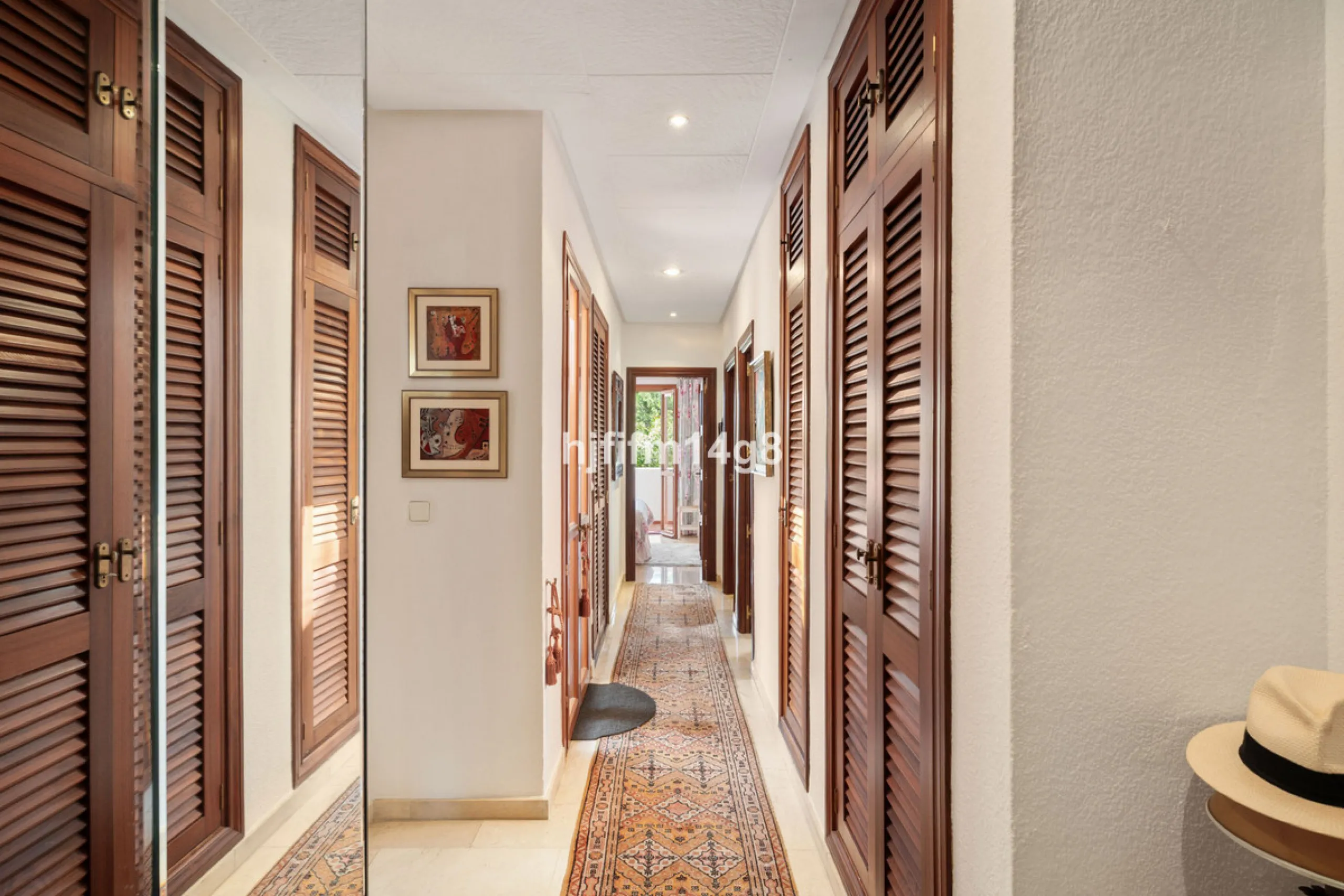Apartment - Middle Floor Apartment в продаже в Marbella, Málaga. В доме 2 спален и 2 ванных комнат. Площадь дома 120 м²