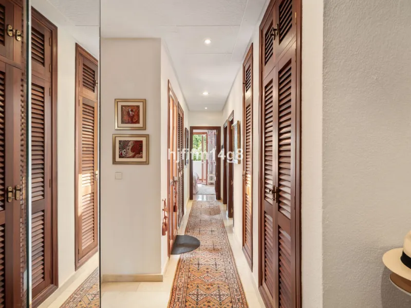 Apartment - Middle Floor Apartment в продаже в Marbella, Málaga. В доме 2 спален и 2 ванных комнат. Площадь дома 120 м²
