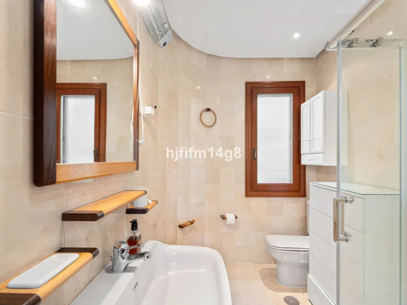 Apartment - Middle Floor Apartment в продаже в Marbella, Málaga. В доме 2 спален и 2 ванных комнат. Площадь дома 120 м²