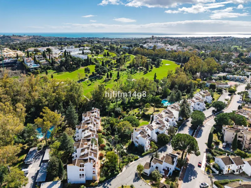 Apartment - Middle Floor Apartment в продаже в Marbella, Málaga. В доме 2 спален и 2 ванных комнат. Площадь дома 120 м²