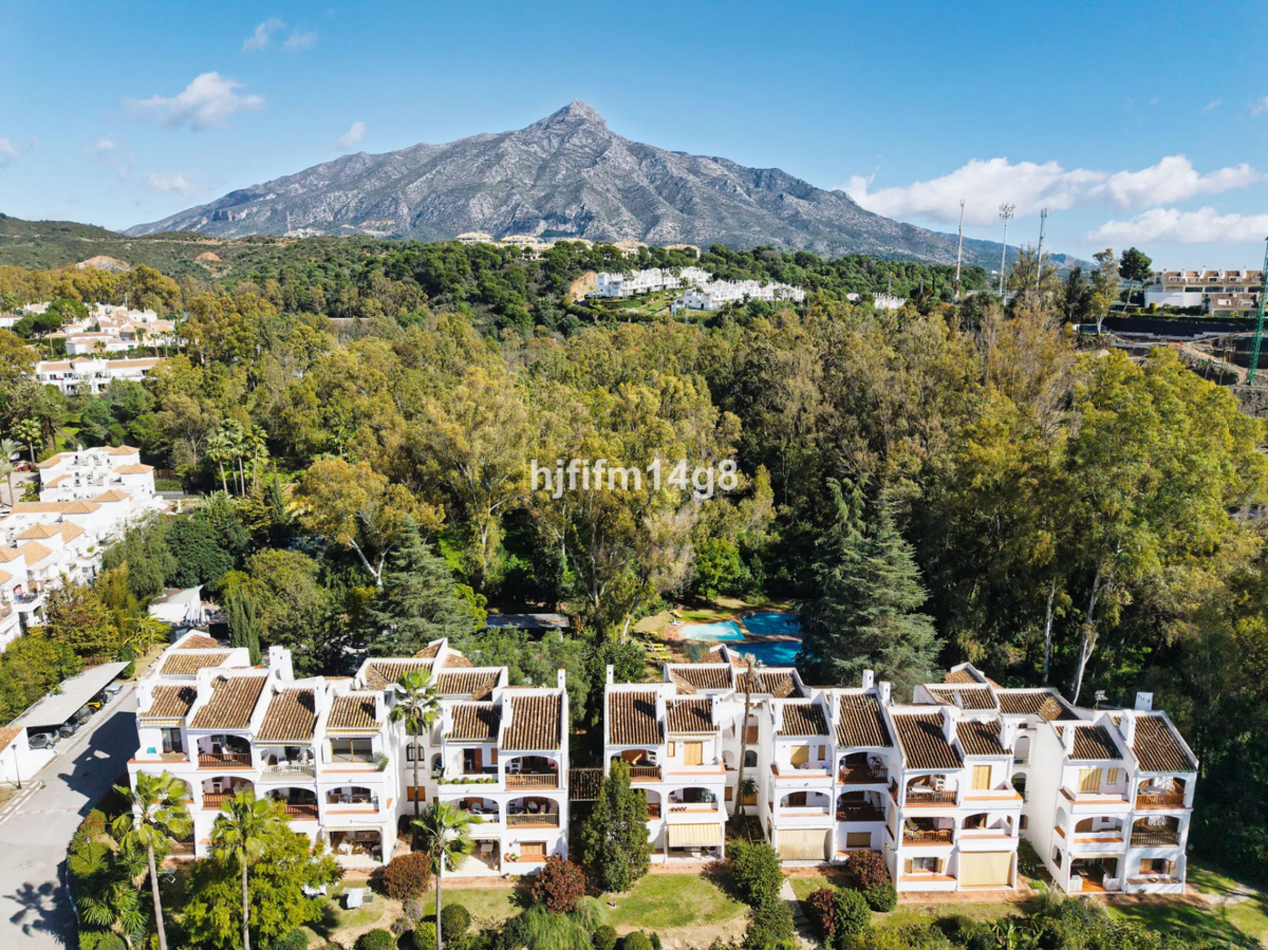 Apartment - Middle Floor Apartment в продаже в Marbella, Málaga. В доме 2 спален и 2 ванных комнат. Площадь дома 120 м²