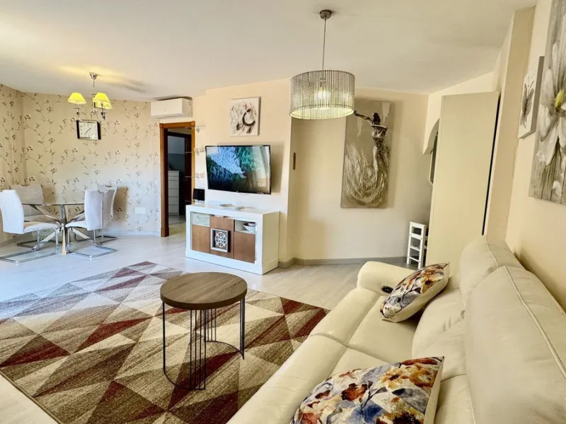 Apartment - Penthouse в продаже в Fuengirola, Málaga. В доме 2 спален и 2 ванных комнат. Площадь дома 85 м²