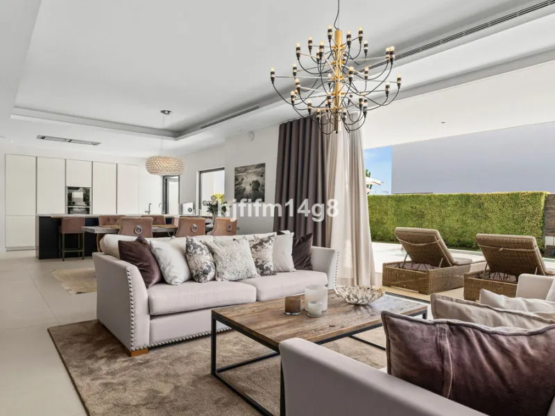 This gorgeous five-bedroom villa for sale is located just a short walk from the beach, offering the perfect blend of luxury, convenience, and coastal living. Situated in the desirable area of Linda Vista Baja, this villa is ideally positioned near the hea