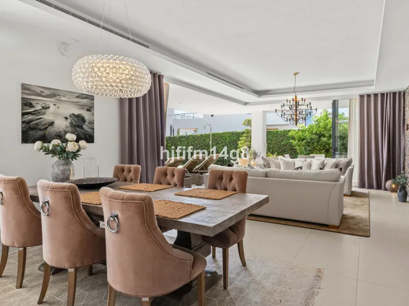 This gorgeous five-bedroom villa for sale is located just a short walk from the beach, offering the perfect blend of luxury, convenience, and coastal living. Situated in the desirable area of Linda Vista Baja, this villa is ideally positioned near the hea