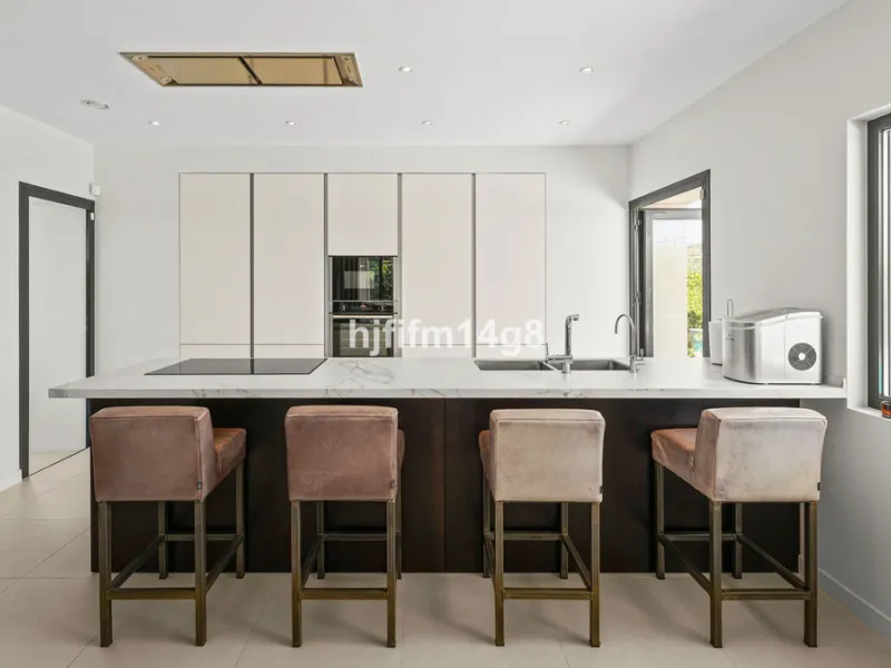 This gorgeous five-bedroom villa for sale is located just a short walk from the beach, offering the perfect blend of luxury, convenience, and coastal living. Situated in the desirable area of Linda Vista Baja, this villa is ideally positioned near the hea