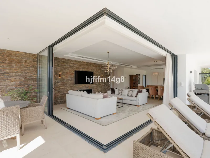 This gorgeous five-bedroom villa for sale is located just a short walk from the beach, offering the perfect blend of luxury, convenience, and coastal living. Situated in the desirable area of Linda Vista Baja, this villa is ideally positioned near the hea