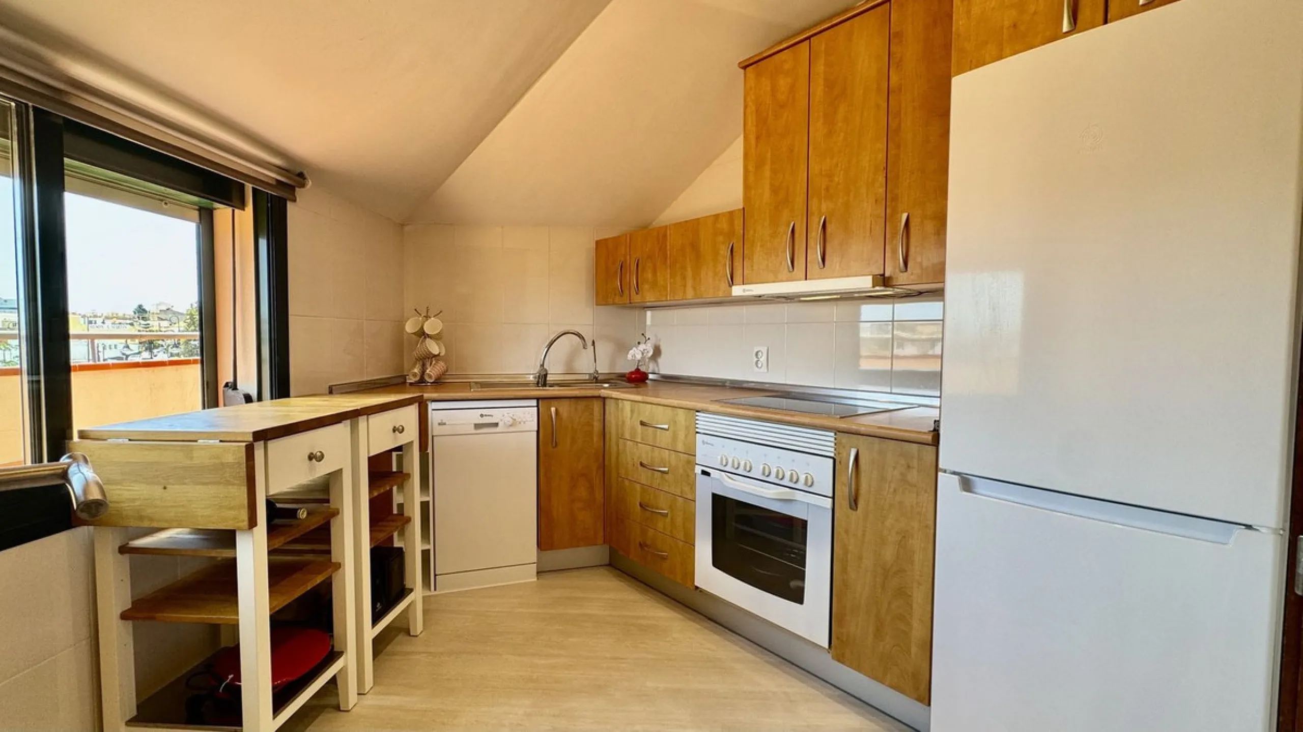 Apartment - Penthouse в продаже в Fuengirola, Málaga. В доме 2 спален и 2 ванных комнат. Площадь дома 85 м²