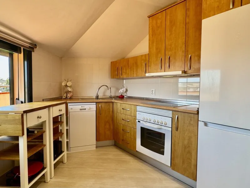 Apartment - Penthouse в продаже в Fuengirola, Málaga. В доме 2 спален и 2 ванных комнат. Площадь дома 85 м²