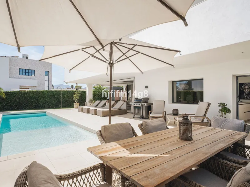 This gorgeous five-bedroom villa for sale is located just a short walk from the beach, offering the perfect blend of luxury, convenience, and coastal living. Situated in the desirable area of Linda Vista Baja, this villa is ideally positioned near the hea