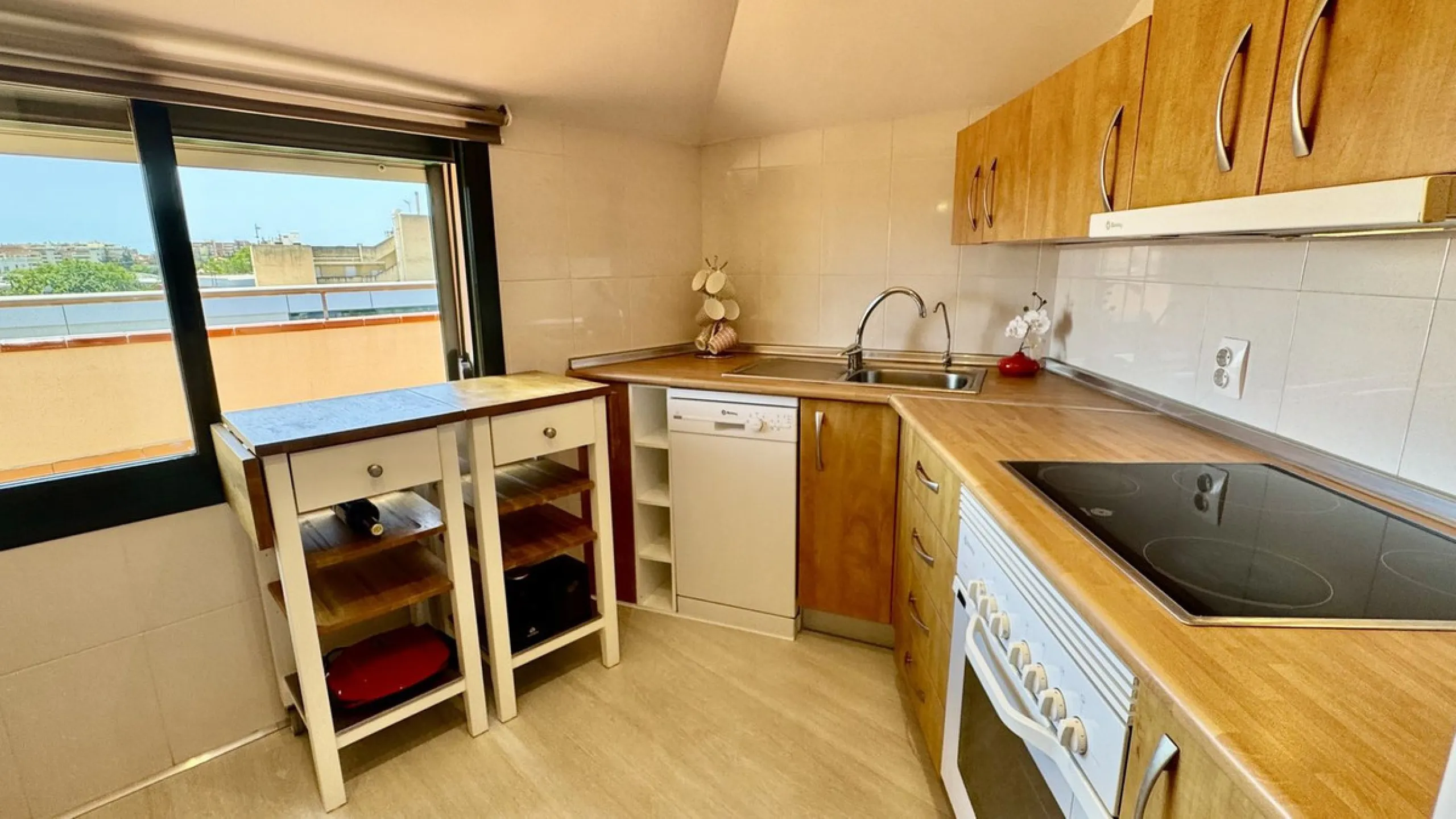 Apartment - Penthouse в продаже в Fuengirola, Málaga. В доме 2 спален и 2 ванных комнат. Площадь дома 85 м²