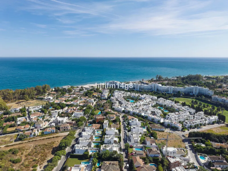 This gorgeous five-bedroom villa for sale is located just a short walk from the beach, offering the perfect blend of luxury, convenience, and coastal living. Situated in the desirable area of Linda Vista Baja, this villa is ideally positioned near the hea