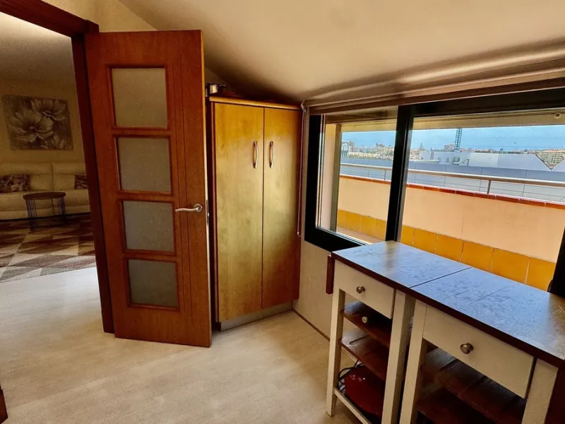 Apartment - Penthouse в продаже в Fuengirola, Málaga. В доме 2 спален и 2 ванных комнат. Площадь дома 85 м²