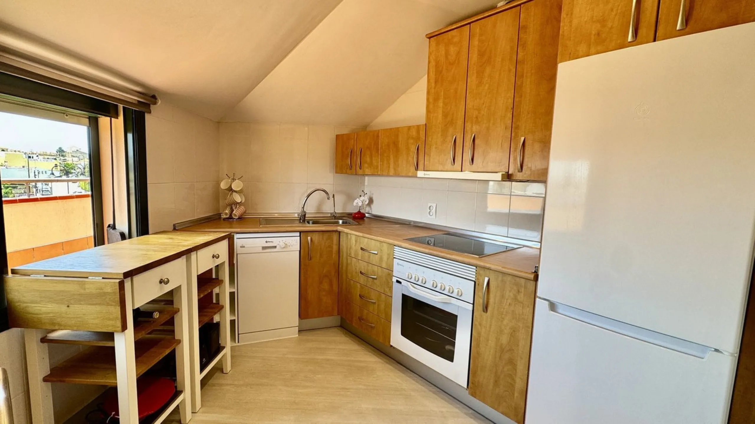 Apartment - Penthouse в продаже в Fuengirola, Málaga. В доме 2 спален и 2 ванных комнат. Площадь дома 85 м²