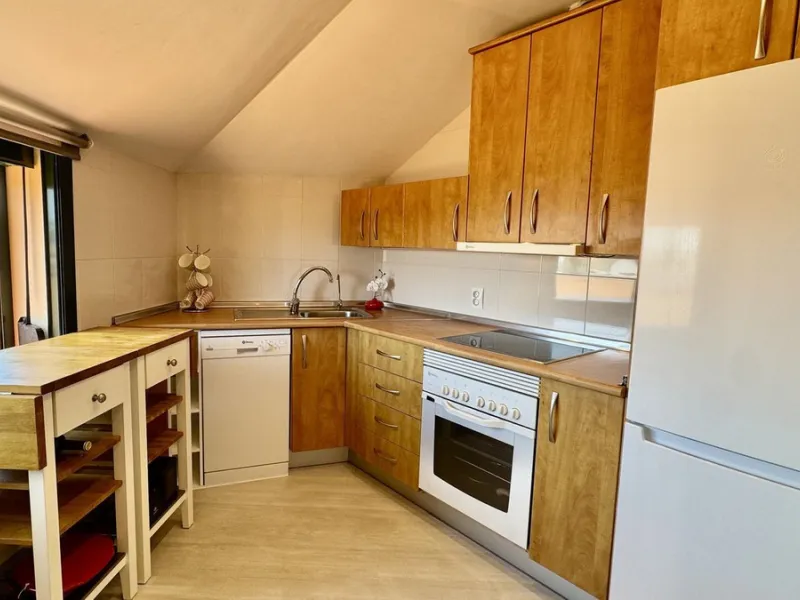 Apartment - Penthouse в продаже в Fuengirola, Málaga. В доме 2 спален и 2 ванных комнат. Площадь дома 85 м²