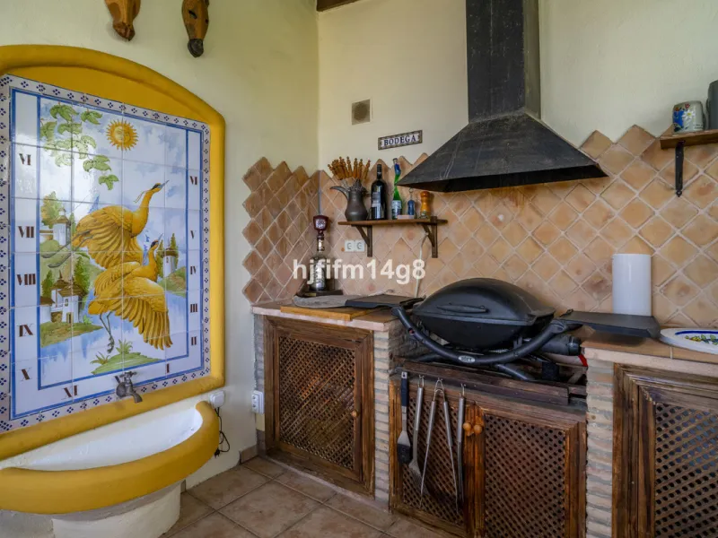 Discover this rare opportunity to own a charming townhouse for sale in Los Altos de Aloha, one of the most desirable residential complexes in Nueva Andalucía, Marbella. Perfectly positioned frontline to the pool, this beautifully maintained property offer