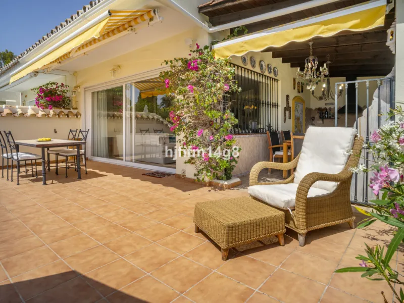 Discover this rare opportunity to own a charming townhouse for sale in Los Altos de Aloha, one of the most desirable residential complexes in Nueva Andalucía, Marbella. Perfectly positioned frontline to the pool, this beautifully maintained property offer