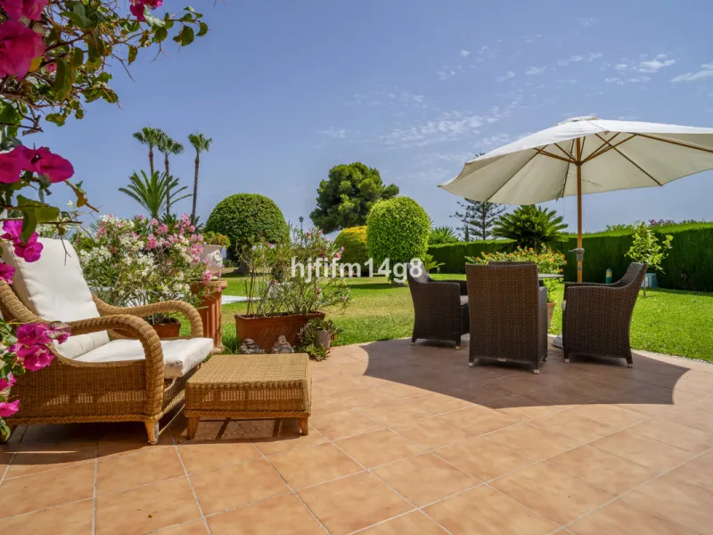 Discover this rare opportunity to own a charming townhouse for sale in Los Altos de Aloha, one of the most desirable residential complexes in Nueva Andalucía, Marbella. Perfectly positioned frontline to the pool, this beautifully maintained property offer