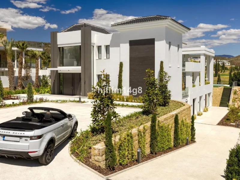 Discover an exceptional key-ready luxury villa for sale in the prestigious Los Flamingos Golf Resort, one of the most sought-after residential areas on the Costa del Sol, home to the world-famous Villa Padierna. This frontline golf property offers uninter