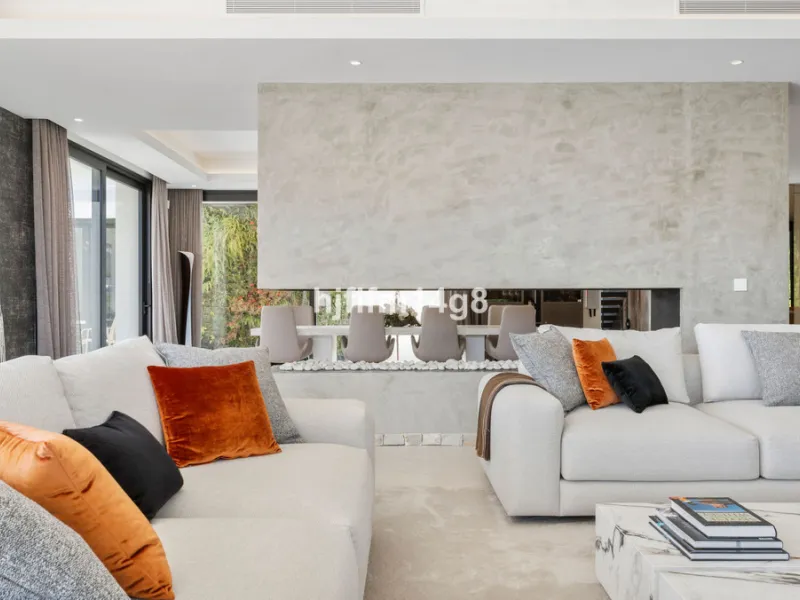 Discover an exceptional key-ready luxury villa for sale in the prestigious Los Flamingos Golf Resort, one of the most sought-after residential areas on the Costa del Sol, home to the world-famous Villa Padierna. This frontline golf property offers uninter