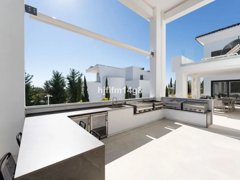 Discover an exceptional key-ready luxury villa for sale in the prestigious Los Flamingos Golf Resort, one of the most sought-after residential areas on the Costa del Sol, home to the world-famous Villa Padierna. This frontline golf property offers uninter