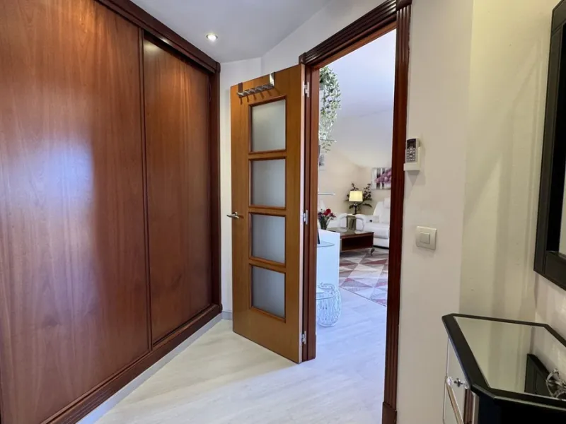 Apartment - Penthouse в продаже в Fuengirola, Málaga. В доме 2 спален и 2 ванных комнат. Площадь дома 85 м²