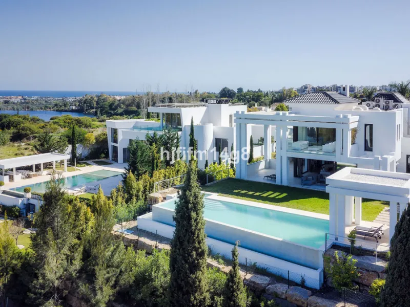 Discover an exceptional key-ready luxury villa for sale in the prestigious Los Flamingos Golf Resort, one of the most sought-after residential areas on the Costa del Sol, home to the world-famous Villa Padierna. This frontline golf property offers uninter
