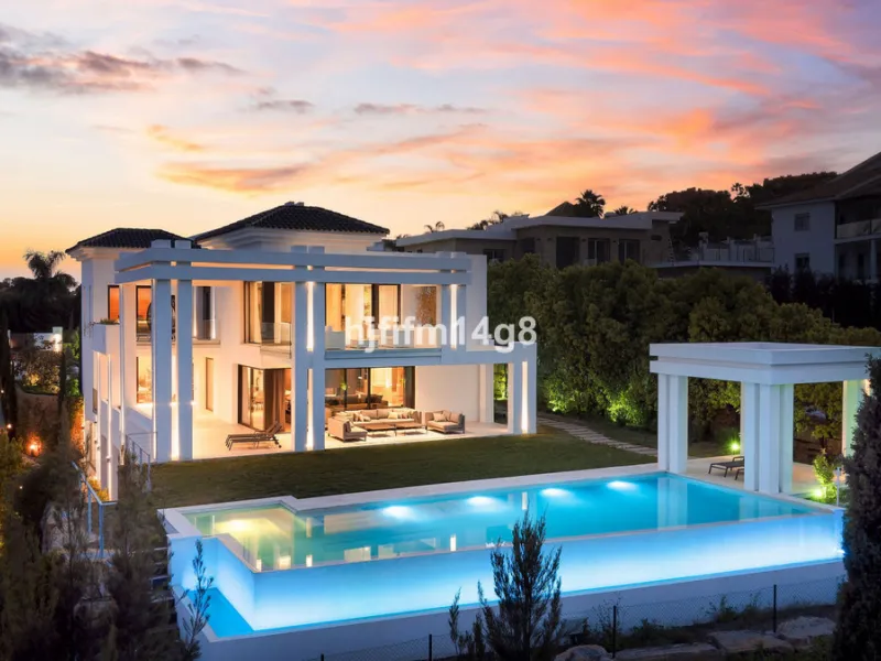 Discover an exceptional key-ready luxury villa for sale in the prestigious Los Flamingos Golf Resort, one of the most sought-after residential areas on the Costa del Sol, home to the world-famous Villa Padierna. This frontline golf property offers uninter