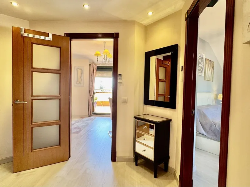 Apartment - Penthouse в продаже в Fuengirola, Málaga. В доме 2 спален и 2 ванных комнат. Площадь дома 85 м²