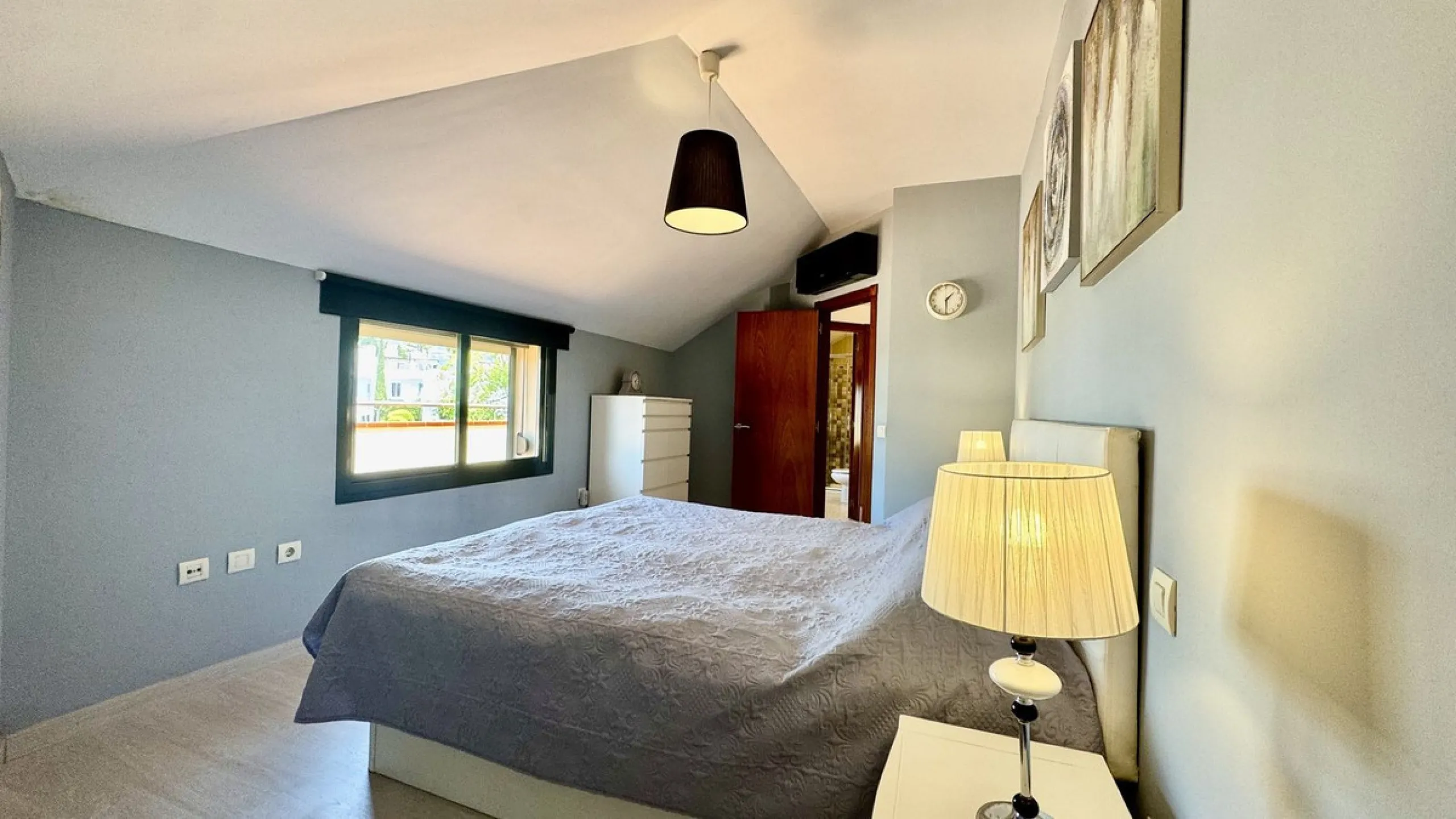Apartment - Penthouse в продаже в Fuengirola, Málaga. В доме 2 спален и 2 ванных комнат. Площадь дома 85 м²