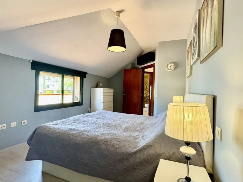 Apartment - Penthouse в продаже в Fuengirola, Málaga. В доме 2 спален и 2 ванных комнат. Площадь дома 85 м²