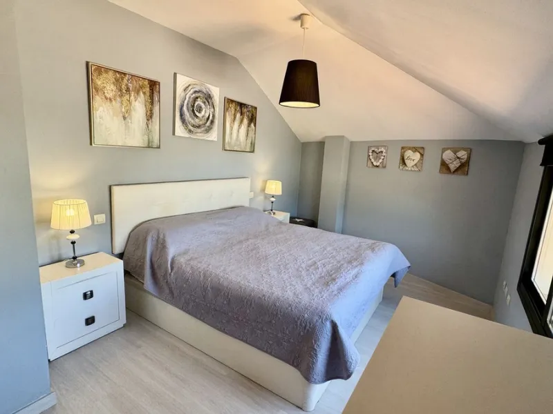 Apartment - Penthouse в продаже в Fuengirola, Málaga. В доме 2 спален и 2 ванных комнат. Площадь дома 85 м²