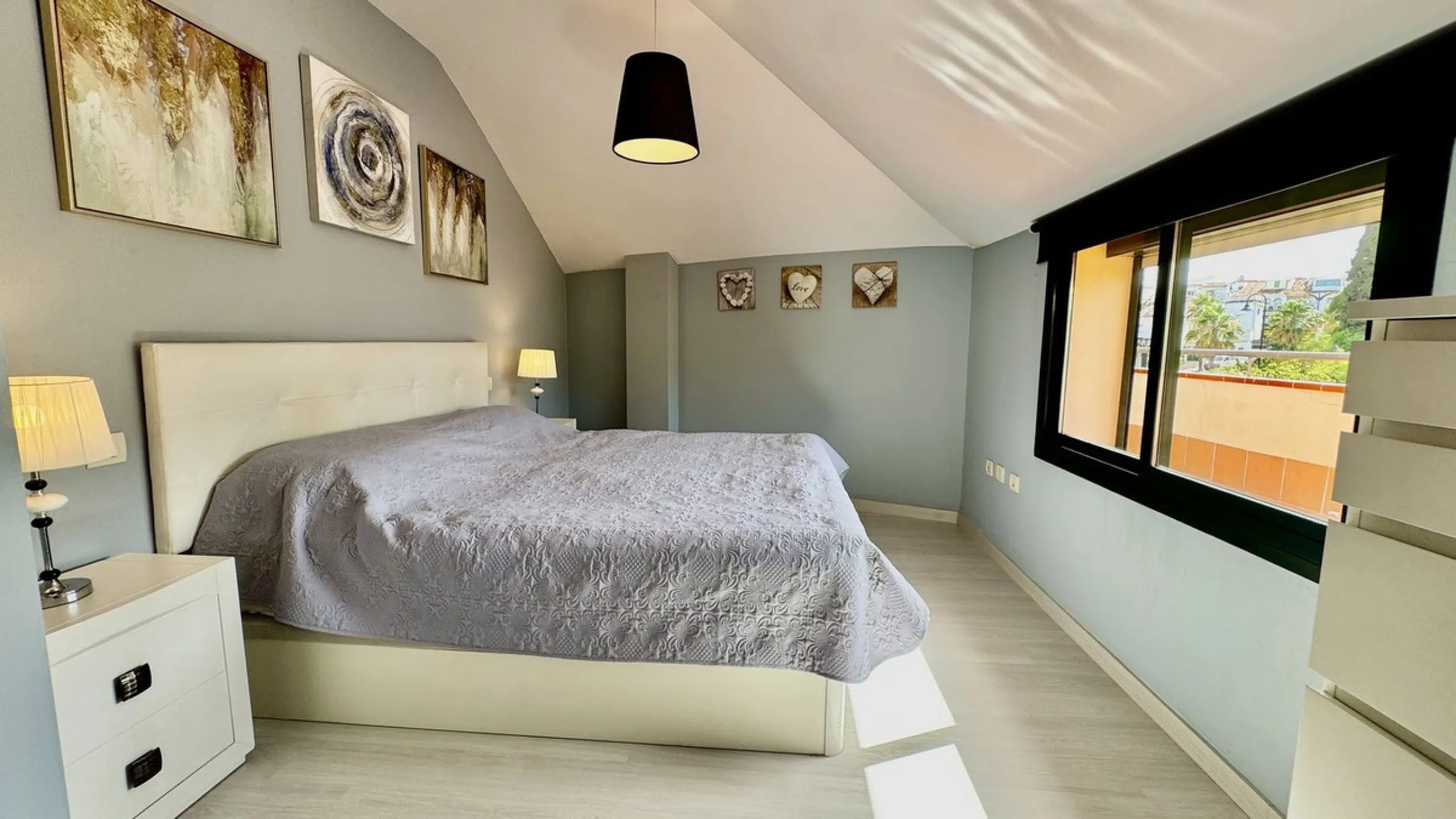 Apartment - Penthouse в продаже в Fuengirola, Málaga. В доме 2 спален и 2 ванных комнат. Площадь дома 85 м²