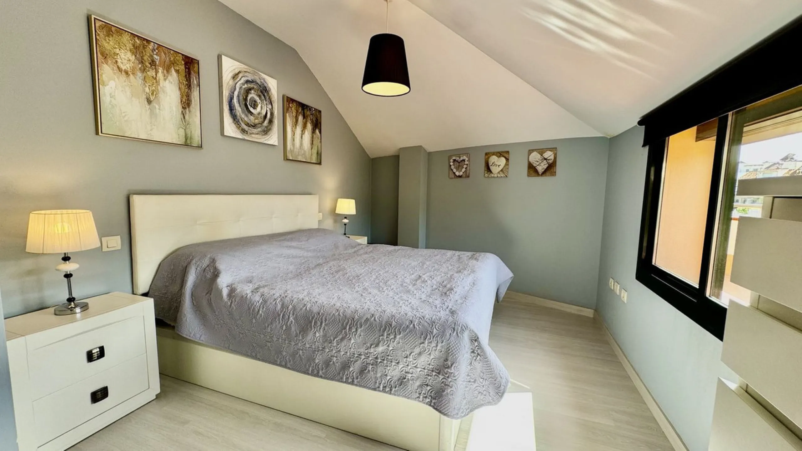 Apartment - Penthouse в продаже в Fuengirola, Málaga. В доме 2 спален и 2 ванных комнат. Площадь дома 85 м²