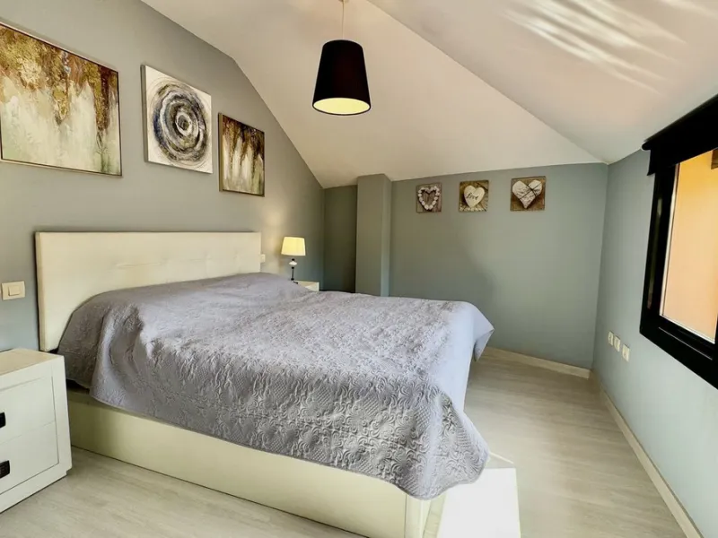 Apartment - Penthouse в продаже в Fuengirola, Málaga. В доме 2 спален и 2 ванных комнат. Площадь дома 85 м²
