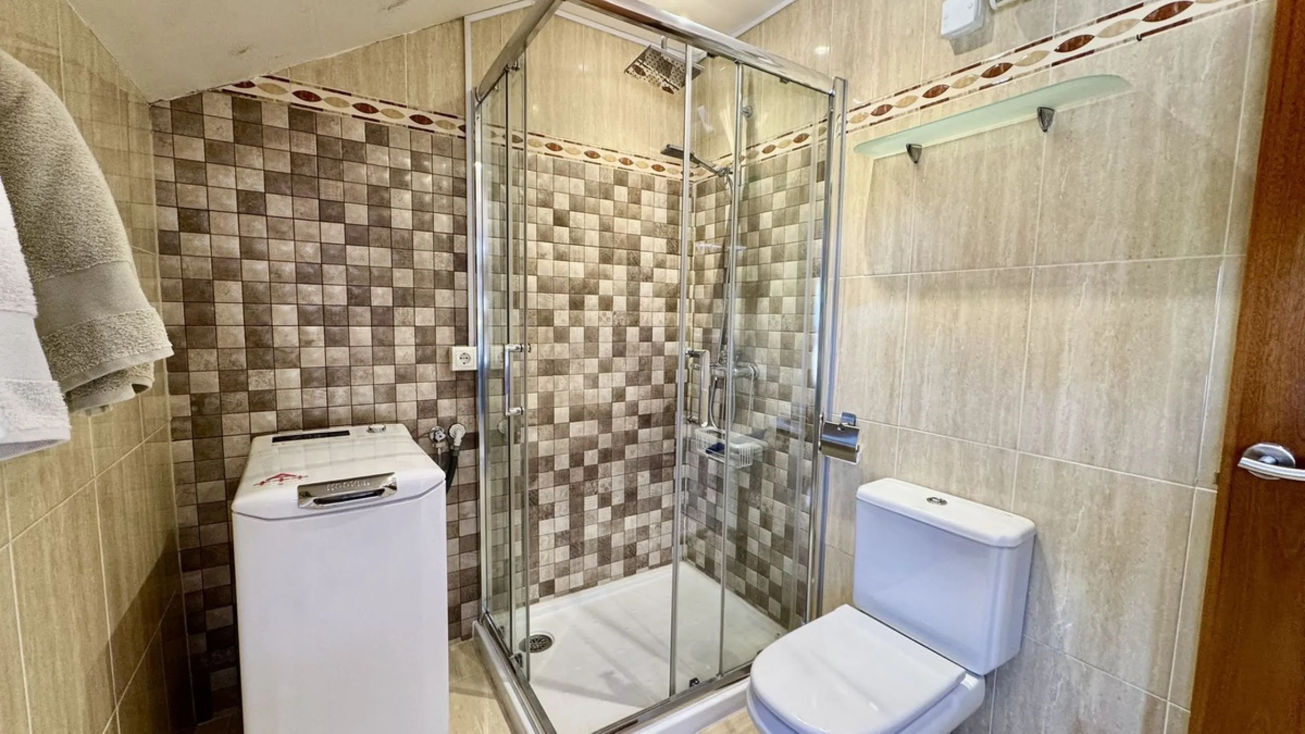 Apartment - Penthouse в продаже в Fuengirola, Málaga. В доме 2 спален и 2 ванных комнат. Площадь дома 85 м²