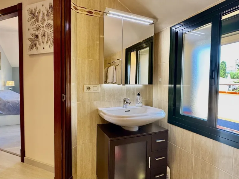Apartment - Penthouse в продаже в Fuengirola, Málaga. В доме 2 спален и 2 ванных комнат. Площадь дома 85 м²