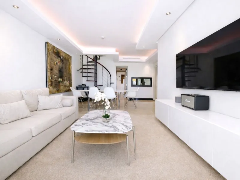 Apartment - Penthouse Duplex в продаже в Estepona, Málaga. В доме 4 спален и 3 ванных комнат. Площадь дома 130 м²