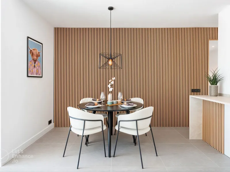 South-facing, move-in ready apartment with panoramic sea views.