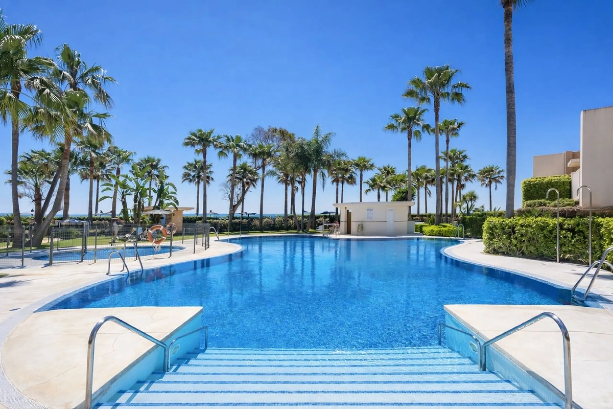 Luxury Beachfront Duplex Penthouse near Hotel Kempinski, Estepona