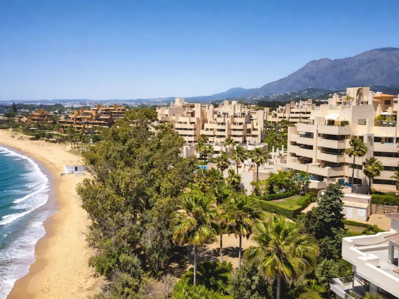 Luxury Beachfront Duplex Penthouse near Hotel Kempinski, Estepona
